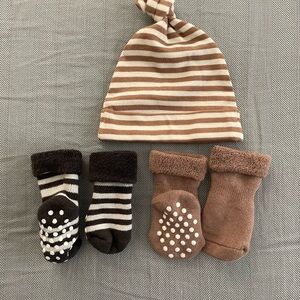NWOT Hanna Andersson newborn hat/socks